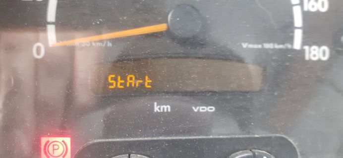 Auto-Instrumententafel mit digitalem Display