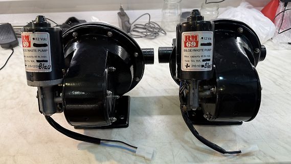 Zwei Bilge/Waste Pumpen RM 69