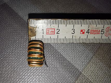Spule neben einem Maßband