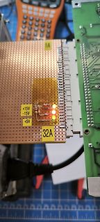 Lochrasterplatine mit Spannungsbeschriftung und LEDs