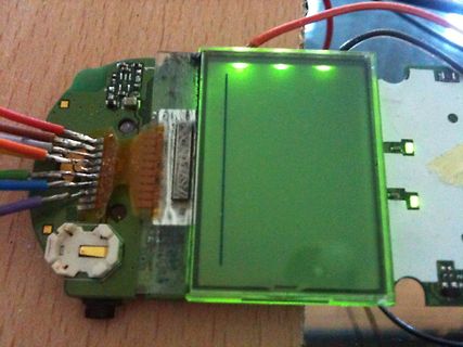 Leiterplatte mit LCD-Display und Flachbandkabel
