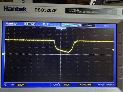 Oszilloskop-Display mit Signalverlauf