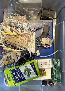 Sammelbox mit Elektronikkomponenten und Modulen
