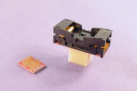 Elektronisches Bauteil und Anschlussplatine