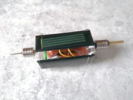 Elektromagnetische Spule mit Metallstangen