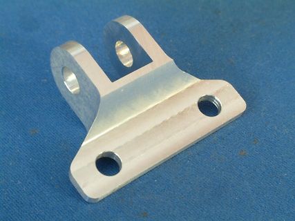 Metallhalterung mit Bohrungen