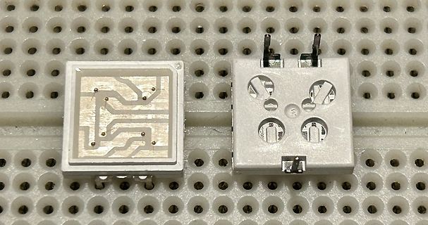 Zwei kleine Bauteile auf Lochrasterplatine