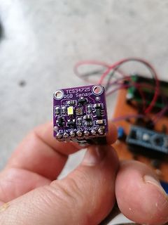TCS34725 RGB Sensor Modul in der Hand