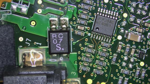 Makroaufnahme einer Leiterplatte mit SMD-Bauteilen