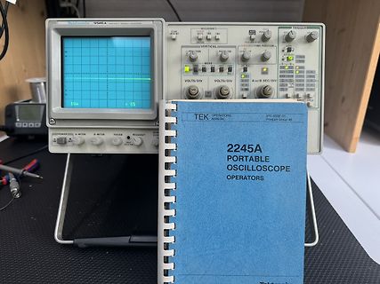 Tektronix 2245A Oszilloskop mit Bedienungsanleitung