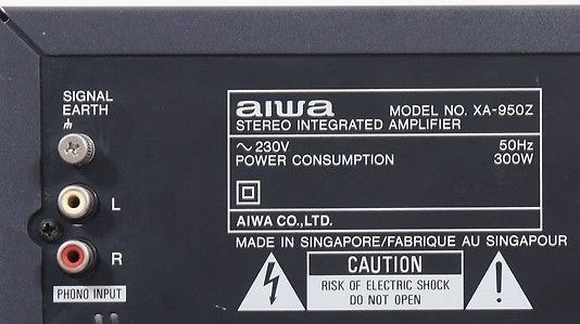 Rückseite eines Aiwa Stereo Integrated Amplifier
