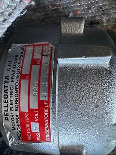 Typenschild eines Elektromotors