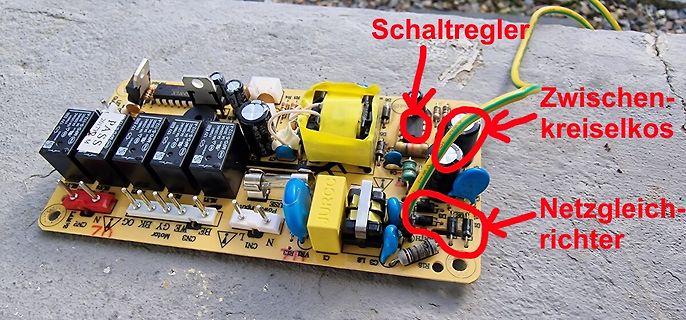 Bestückte Leiterplatte mit Beschriftungen