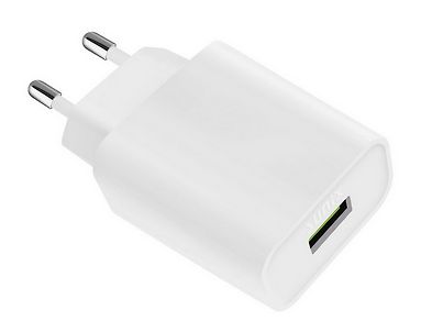 Weißes USB-Netzteil mit EU-Stecker