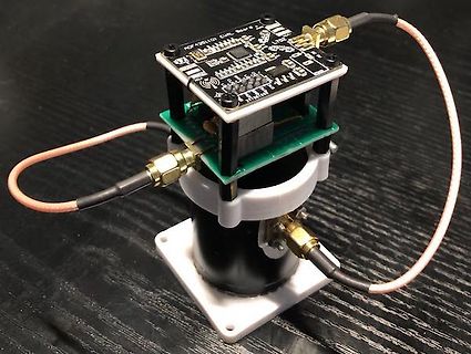 Elektronischer Aufbau mit Leiterplatten und Koaxialkabeln