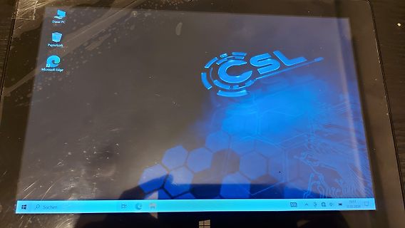 Abfotografierter Windows-Desktop auf einem Tablet