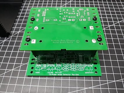 Zwei gestapelte Leiterplatten TX-Pulse Mode Detector