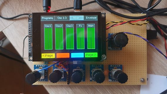Prototyp eines Synthesizers mit LCD-Display und Potentiometern