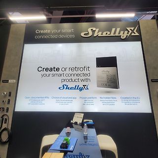 Werbeplakat für Shelly Smart Home Produkte