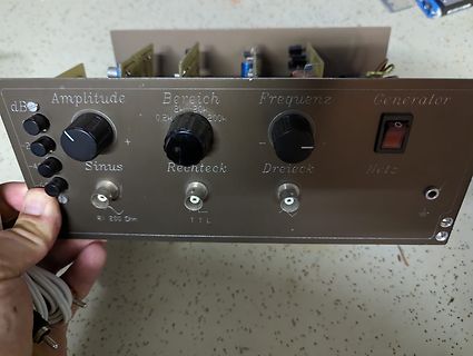 Frontplatte eines Funktionsgenerators