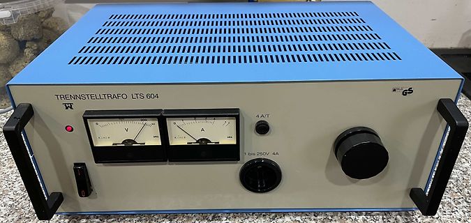 Trennstelltrafo LTS 604 mit Analoganzeigen