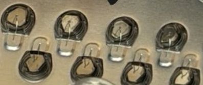 Nahaufnahme von mehreren LEDs auf einer Platine