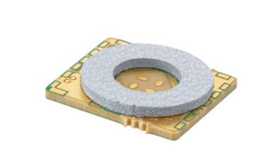 Bauteil auf Leiterplatte mit grauem Ring