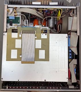 Innenansicht eines elektronischen Geräts mit Leiterplatte