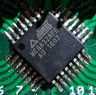 Atmel ATmega328PB Mikrocontroller auf Leiterplatte