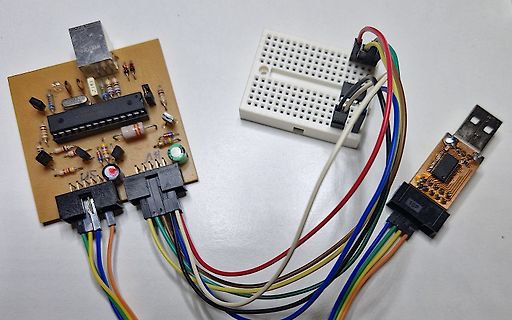 Elektronik-Aufbau mit Lochrasterplatine, Breadboard und Jumper-Kabeln