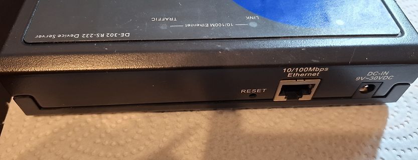 Rückseite eines DE-302 RS-232 Device Servers