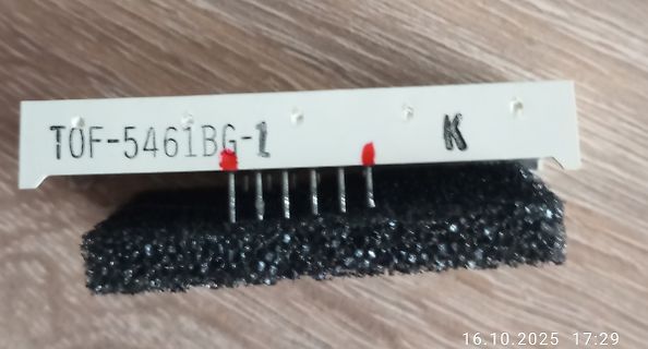 Elektronikbauteil auf Schaumstoff