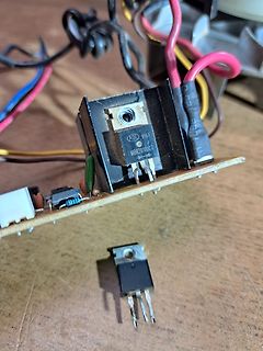 Schottky-Diode MBR2010CT auf Leiterplatte