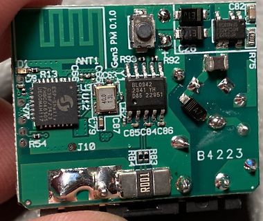 Nahaufnahme einer bestückten Leiterplatte mit ESP-Shelly Modul