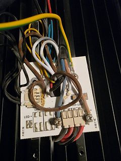 Verdrahtung einer LED-Anschlussplatine