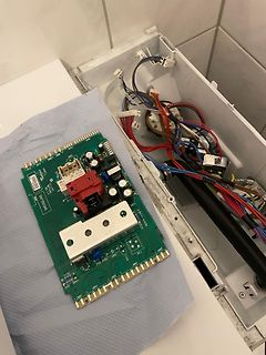 Leiterplatte und elektrische Verkabelung in Gehäuse