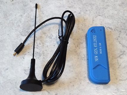 RTL2832 SDR USB-Stick mit Antenne