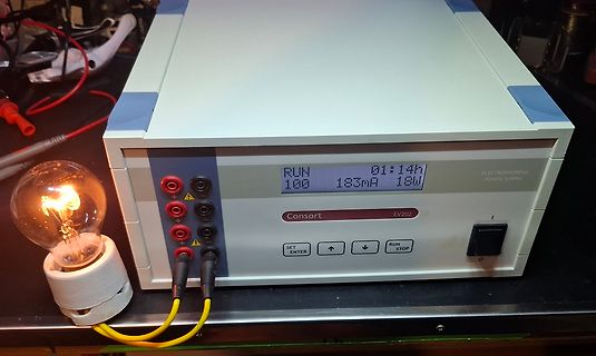 Elektrophorese-Netzteil mit Glühbirne