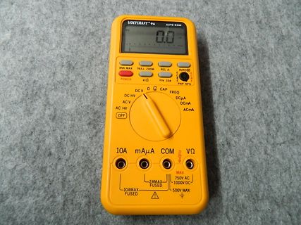 Gelbes Digitalmultimeter