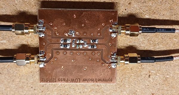 Symmetrischer Tiefpass-Filter auf Leiterplatte