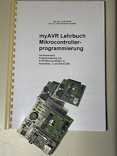 Buch über AVR-Mikrocontrollerprogrammierung und Leiterplatten