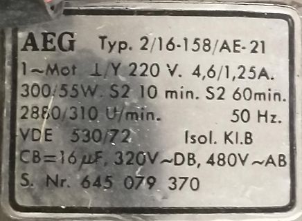 Typenschild eines AEG Motors