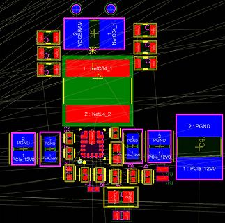 PCB-Layout mit Netzkennzeichnungen und Bauteilbezeichnungen