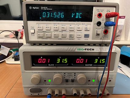 Agilent Multimeter und ISO-TECH Labornetzteil