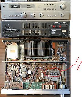 Innenansicht und Rückseite eines Technics Verstärkers