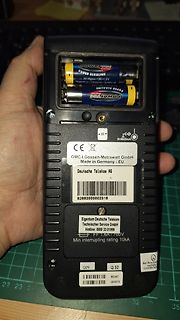 Rückseite eines Messgeräts mit Batteriefach