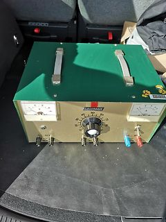 Labornetzteil mit Voltmeter und Amperemeter