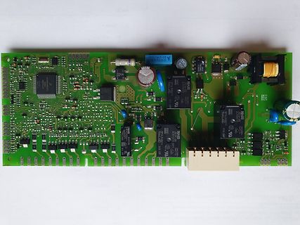 Leiterplatte mit Relais und Mikrocontroller