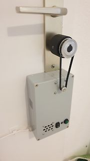 Elektrischer Antrieb mit Riemen und Gehäuse