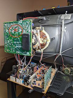 Innenansicht eines zerlegten Sony Röhrenfernsehers